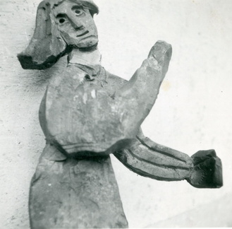 Geschnitzte Frauenfigur