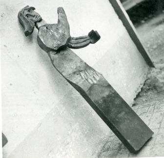 Geschnitzte Frauenfigur