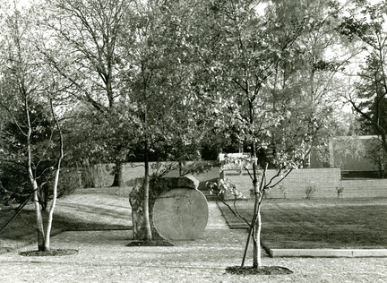 Der vom Grab weg gewältzte Stein am Ostermorgen