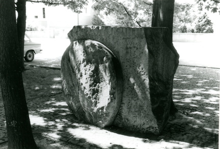 Der vom Grab weg gewältzte Stein am Ostermorgen
