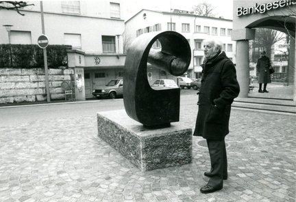 Albert Schilling mit Kubus beschwingt